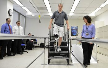 испытание бионической ноги