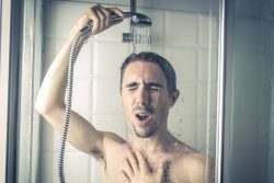 10 причин считать холодный душ полезным для здоровья