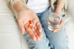 Как употреблять меньше таблеток, и чем заменить лекарственные препараты
