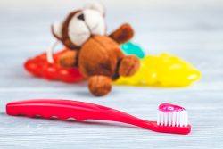 Как выбрать зубную щетку для ребенка?