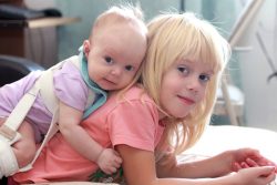 Дисплазия тазобедренных суставов у детей: причины, симптомы, лечение