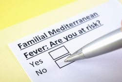 Семейная средиземноморская лихорадка: причины, признаки, принципы лечения
